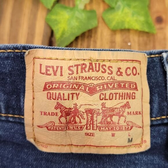 Levi's. Classic Relaxed Boot Cut Jeans. 550. Size 8M. EUC - Picture 7 of 11